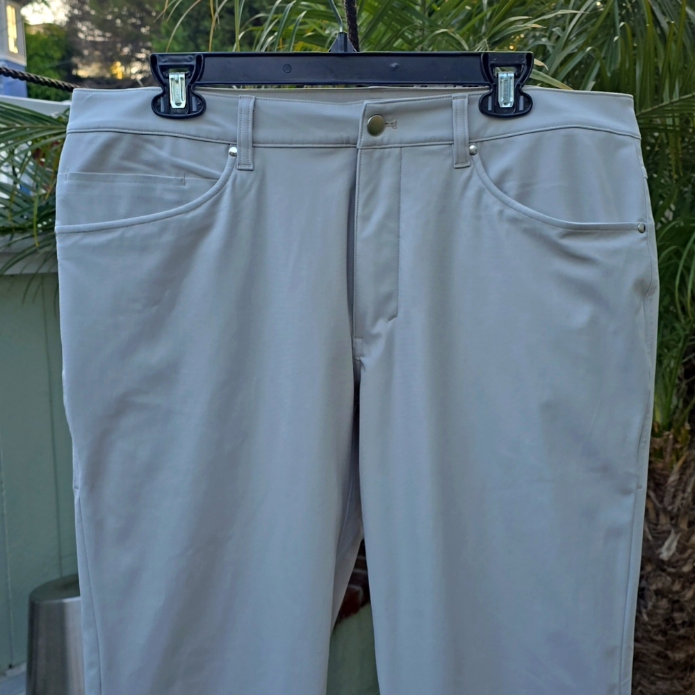Lululemon ABC Classic fit 36